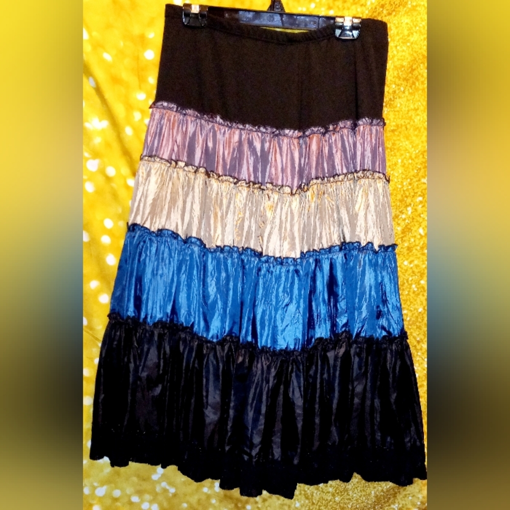 🖤🤎💙💜 NEW! Unique & Stylish Very Full & Tiered Midi Skirt.